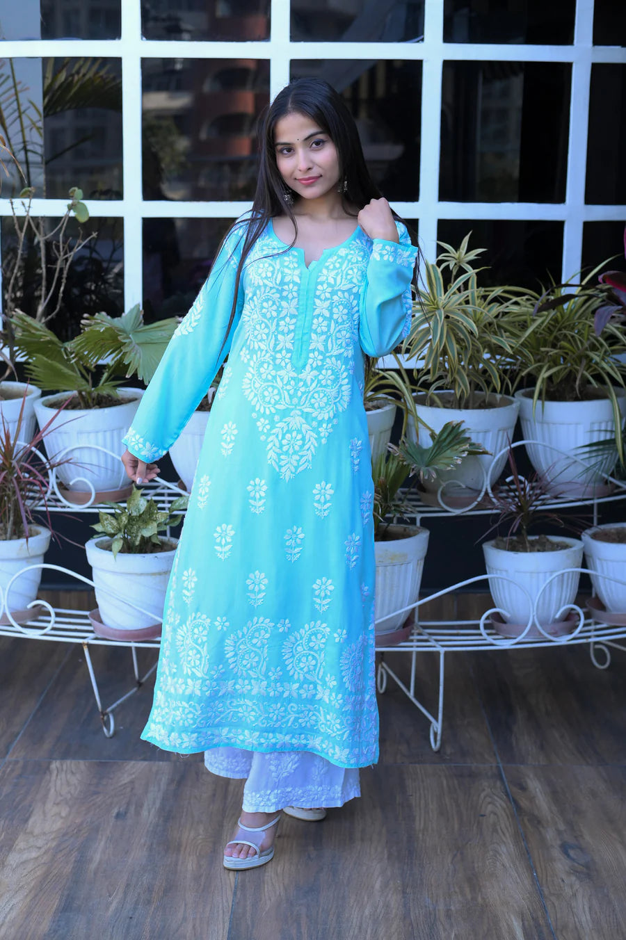 NAAZ CHIKANKARI PREMIUM MODAL STRAIGHT KURTA