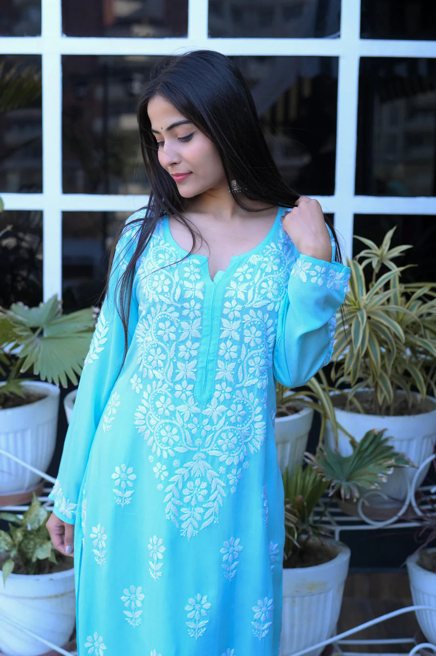 NAAZ CHIKANKARI PREMIUM MODAL STRAIGHT KURTA