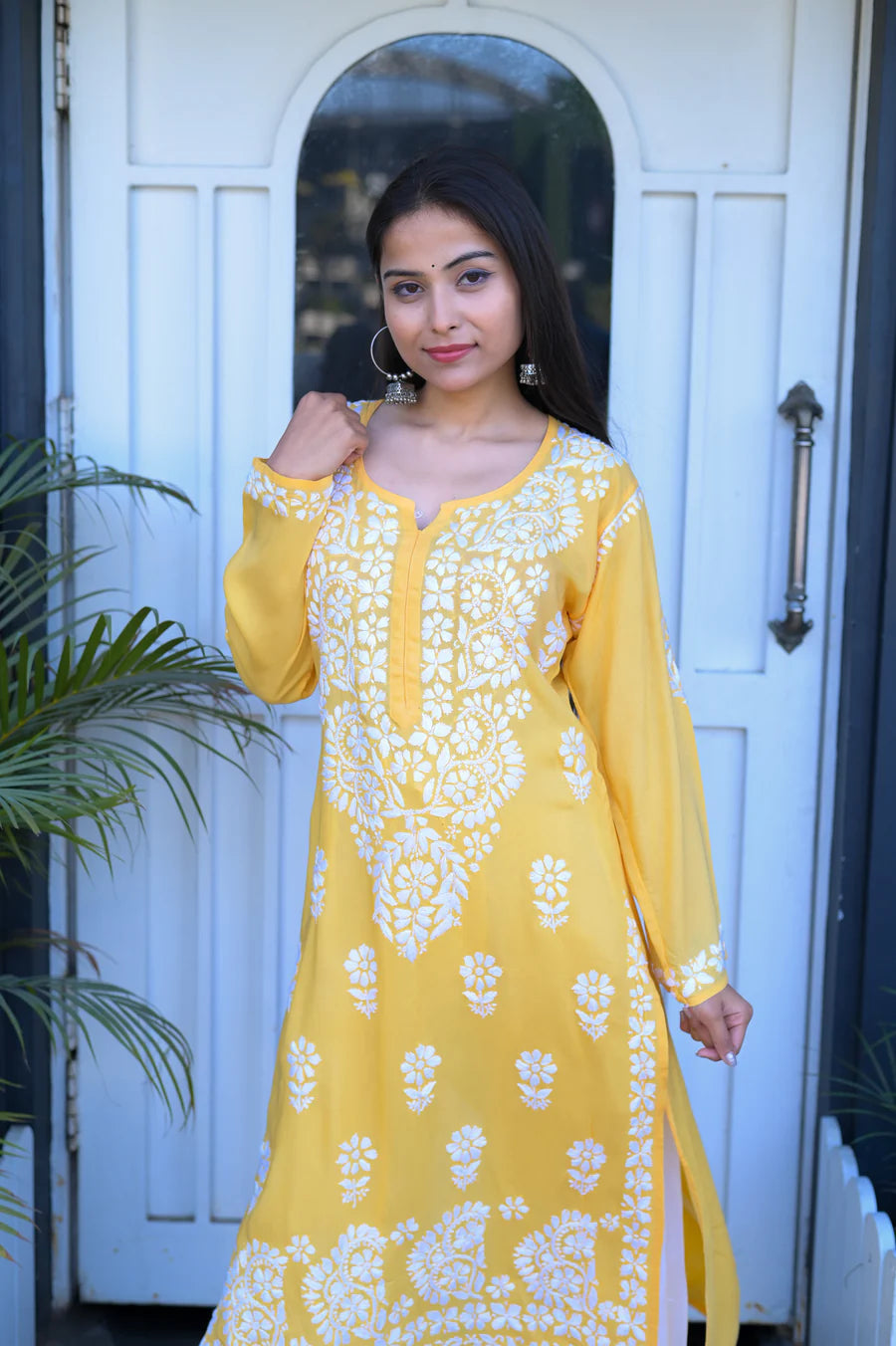 NAAZ CHIKANKARI PREMIUM MODAL STRAIGHT KURTA